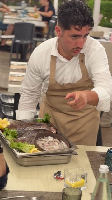 La scelta migliore?
Inizia ancora prima di ordinare 🐟

Il nostro pesce fresco arriva direttamente al tuo tavolo, così puoi sceglierlo con i tuoi occhi… e gustarlo al meglio😋 🌊

Ti aspettiamo da Makanan

📞 Prenota il tuo tavolo al 0921 933651

#SeaFood #Makanan #CampofelicediRoccella #PesceFresco
